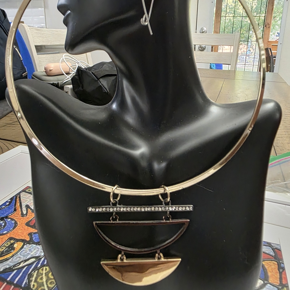 Elegant Gold and Black Statement Necklace WHBM